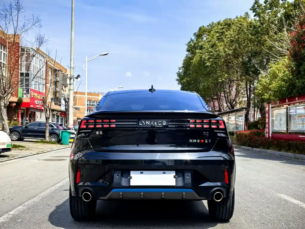 Lynk & Co 05 2022 2.0TD two-wheel drive shines Halo купить на сайте DeffCars