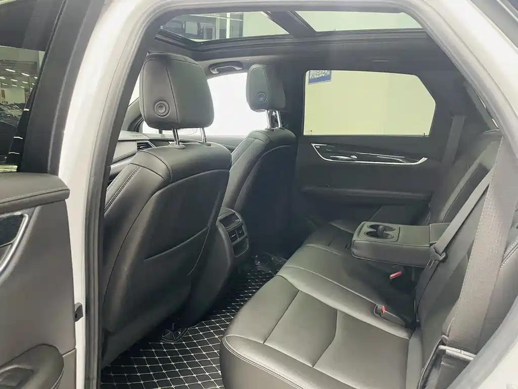 Cadillac XT5 2023 2.0T two-wheel drive fashion model купить на сайте DeffCars