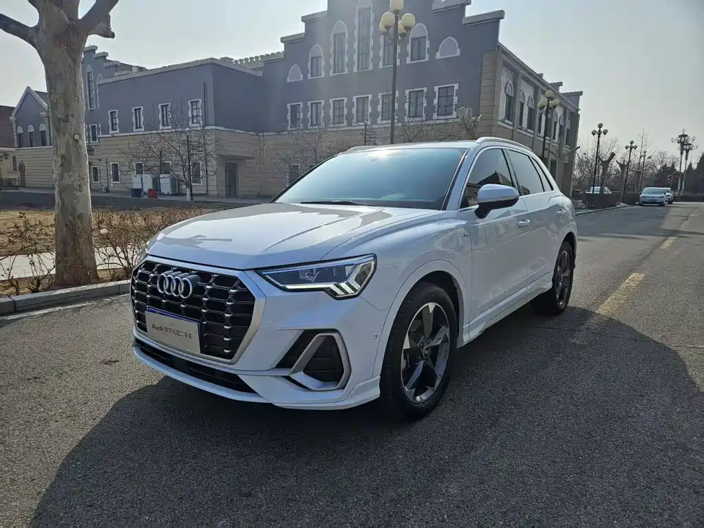 Audi Q3 2023 35 TFSI Fashionable and Dynamic (1.5T) купить на сайте DeffCars
