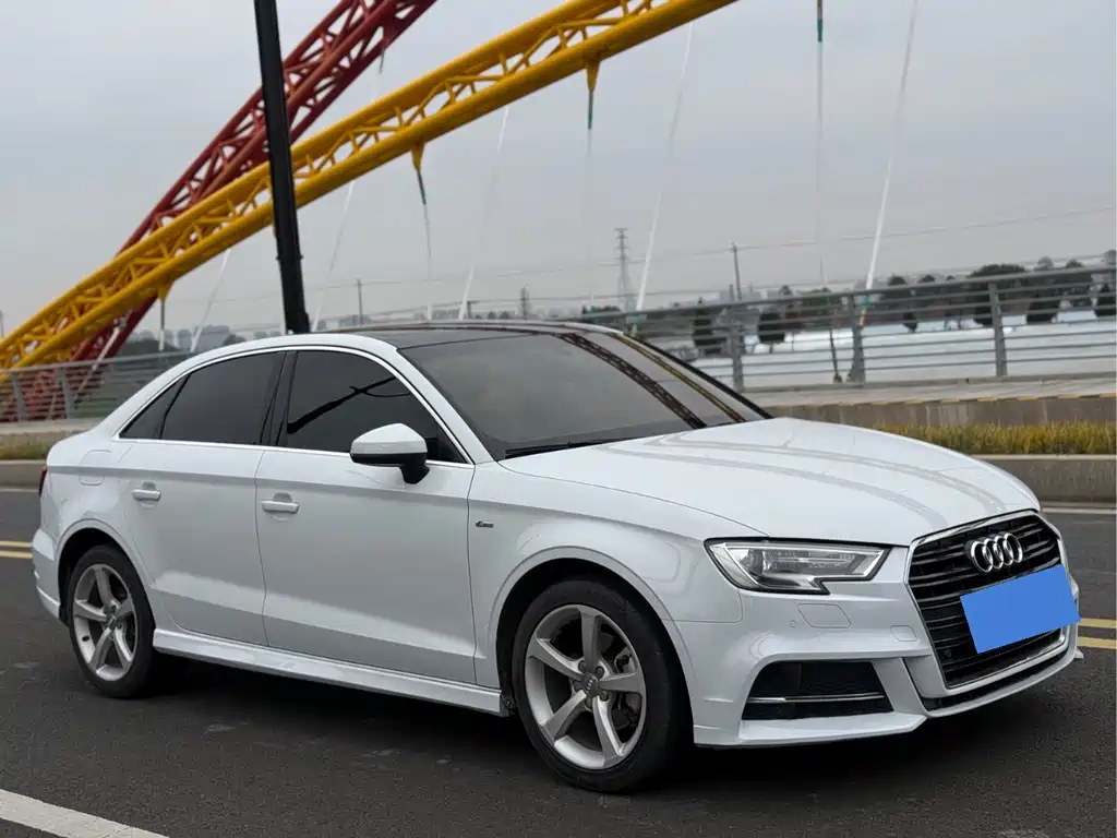 Audi A3 2018 30th Anniversary Limousine 35 TFSI Fashion купить на сайте DeffCars