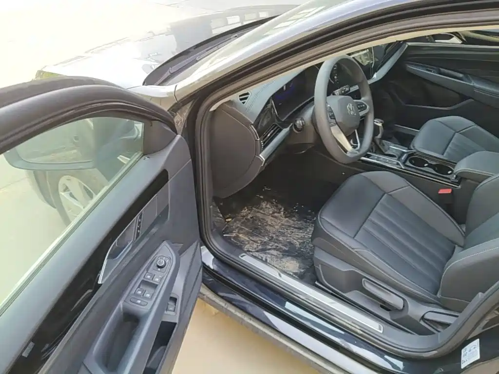 Passat Plug-in Hybrid 2025 430PHEV Hybrid Business Edition купить на сайте DeffCars