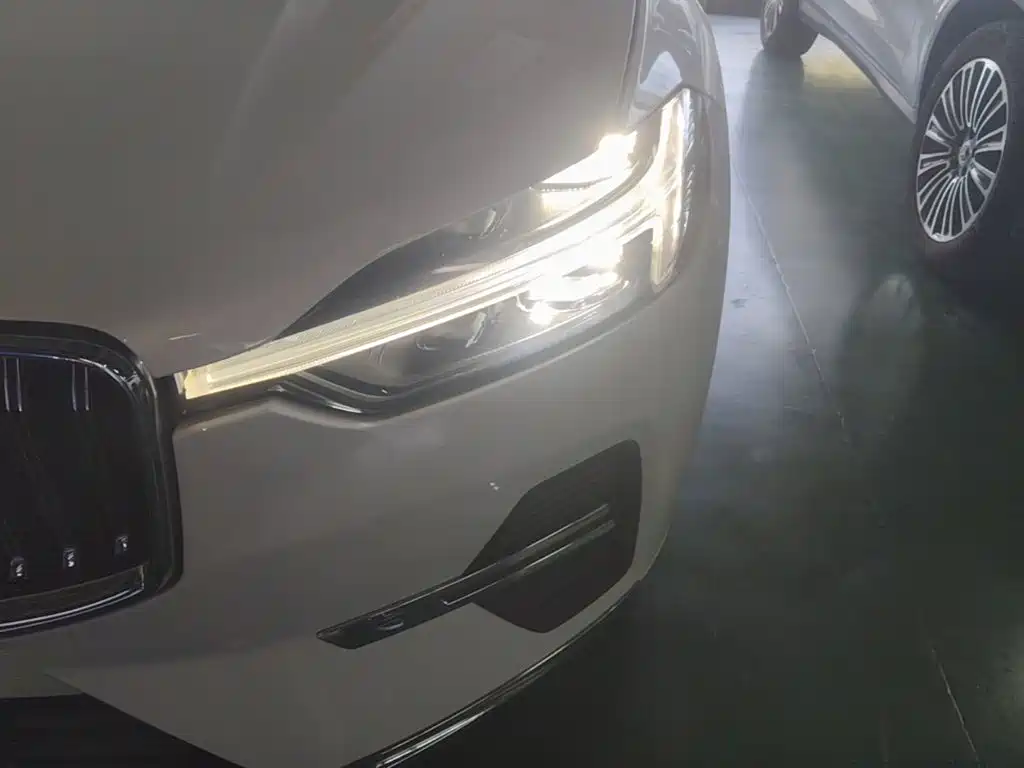 Volvo XC60 2022 B5 four-wheel drive Zhiyi Deluxe Edition купить на сайте DeffCars