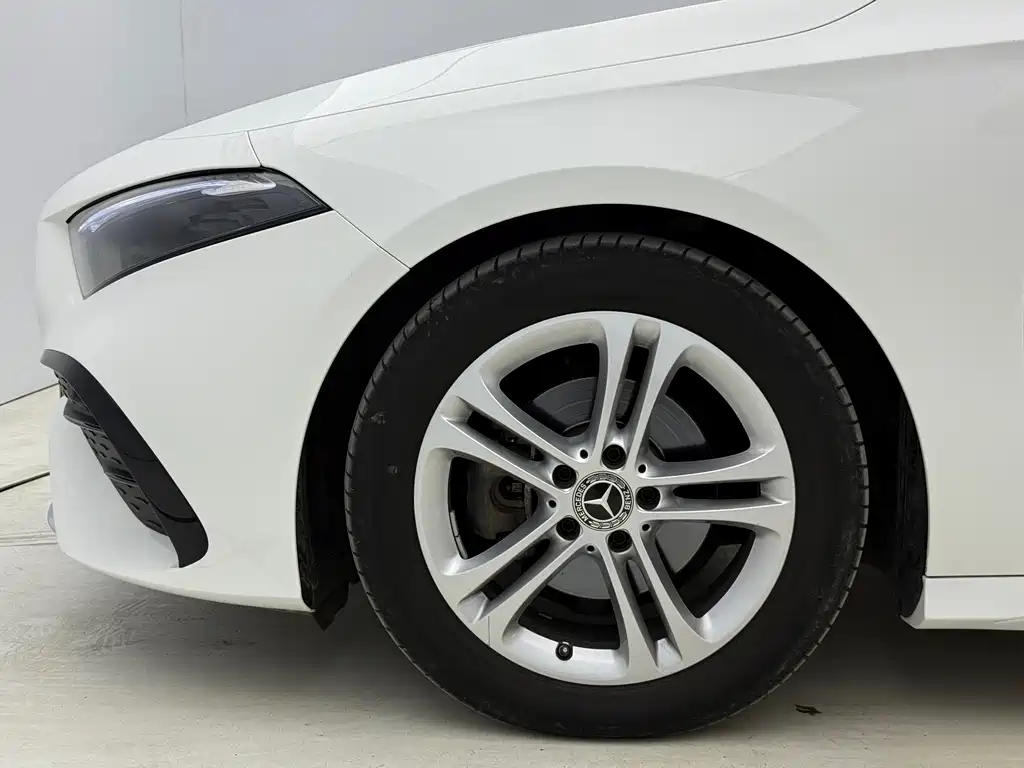 Mercedes-Benz A-Class 2023 A 180 L купить на сайте DeffCars