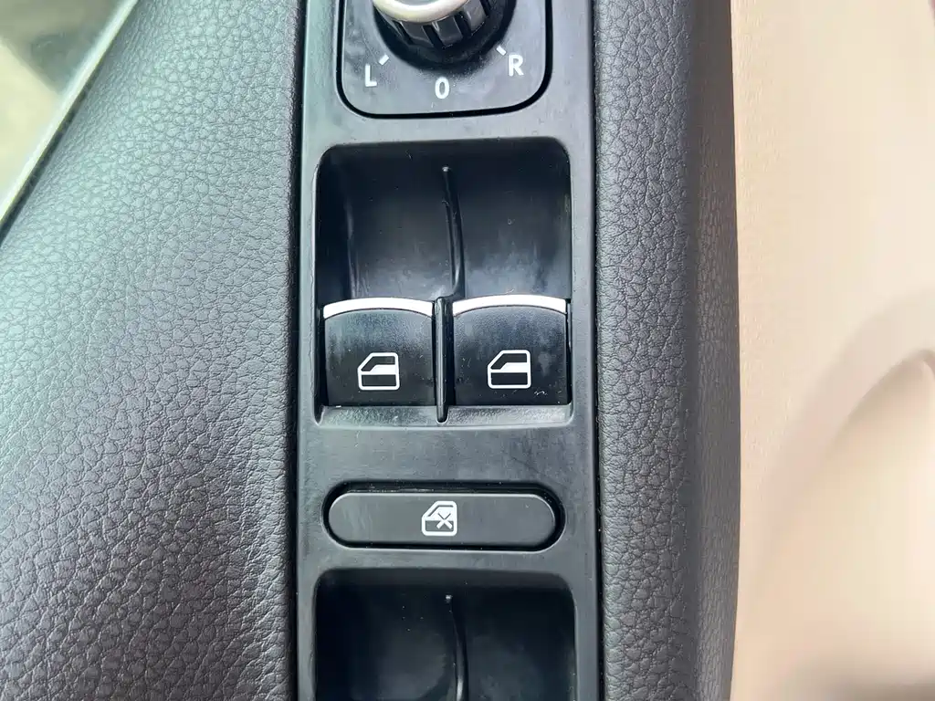 Tiguan 2010 2.0TSI automatic four-wheel drive elite version купить на сайте DeffCars
