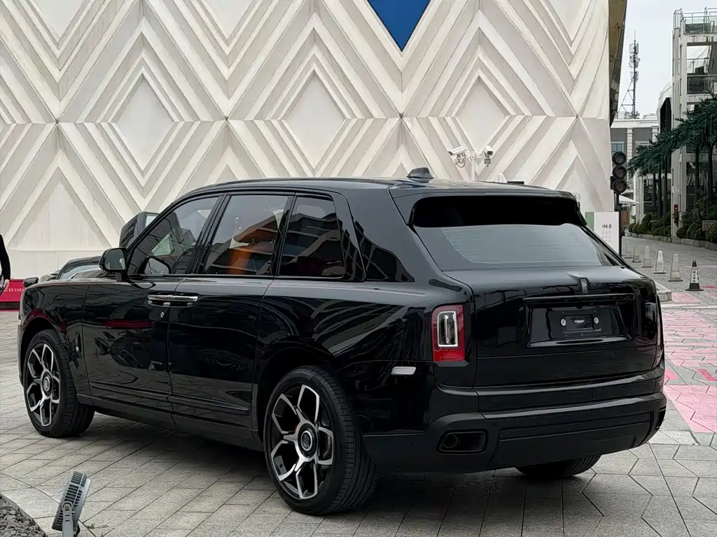 Cullinan 2018 four-seat version купить на сайте DeffCars