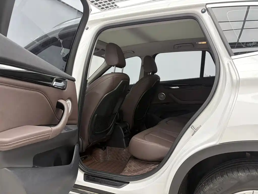 BMW X1 2022 sDrive20Li Exclusive Model купить на сайте DeffCars