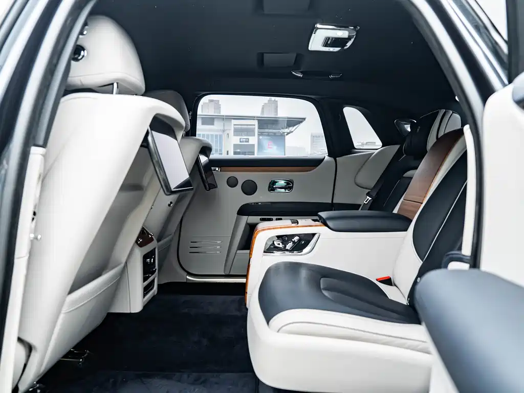 Ghost 2021 6.7T long wheelbase version купить на сайте DeffCars