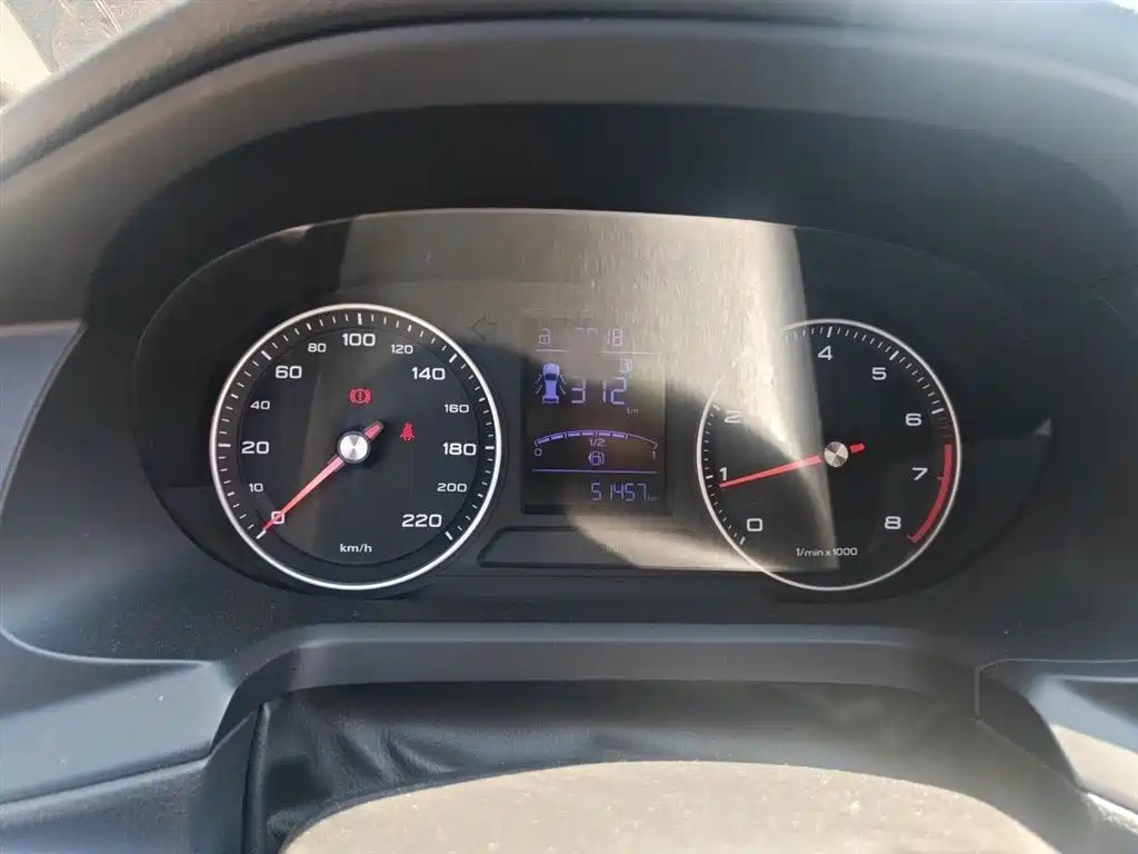 Roewe 360 ​​2018 PLUS 1.5L Manual Exclusive Edition купить на сайте DeffCars