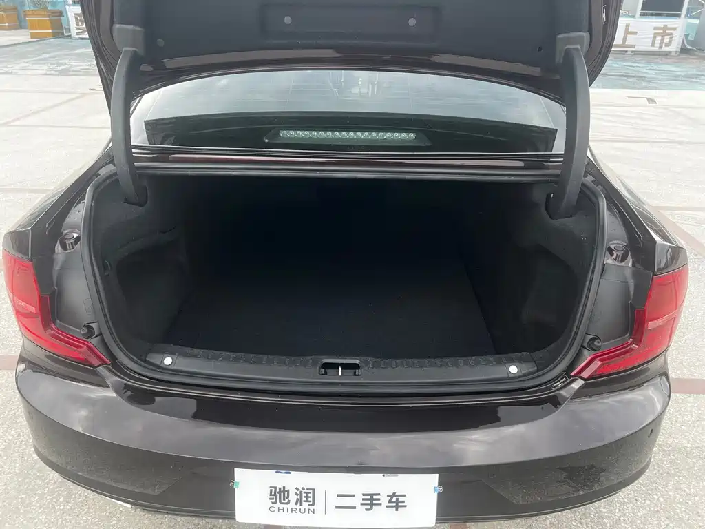 Volvo S90 2018 T5 Zhiya Edition купить на сайте DeffCars