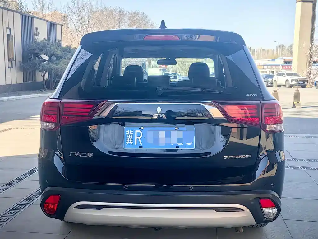 Outlander 2019 2.4L four-wheel drive exclusive version, 5 seats, National VI купить на сайте DeffCars