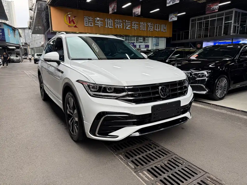 Tiguan L 2024 330TSI automatic two-wheel drive R-Line version купить на сайте DeffCars