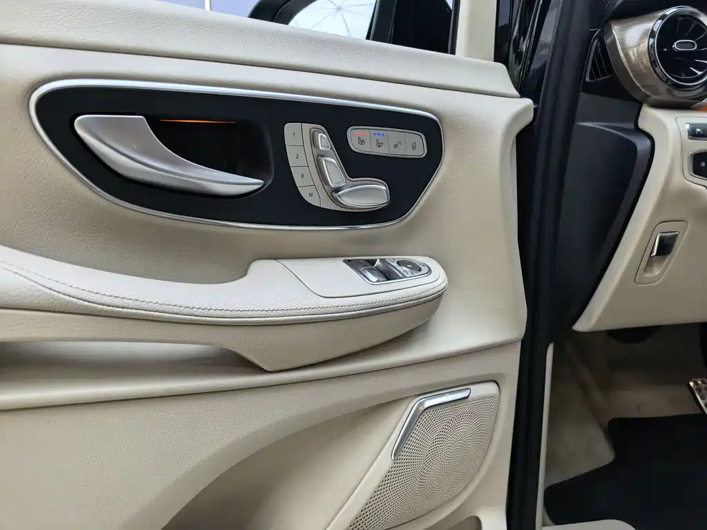 Mercedes-Benz V-Class 2022 V 260 L Long Wheelbase Luxury Edition купить на сайте DeffCars