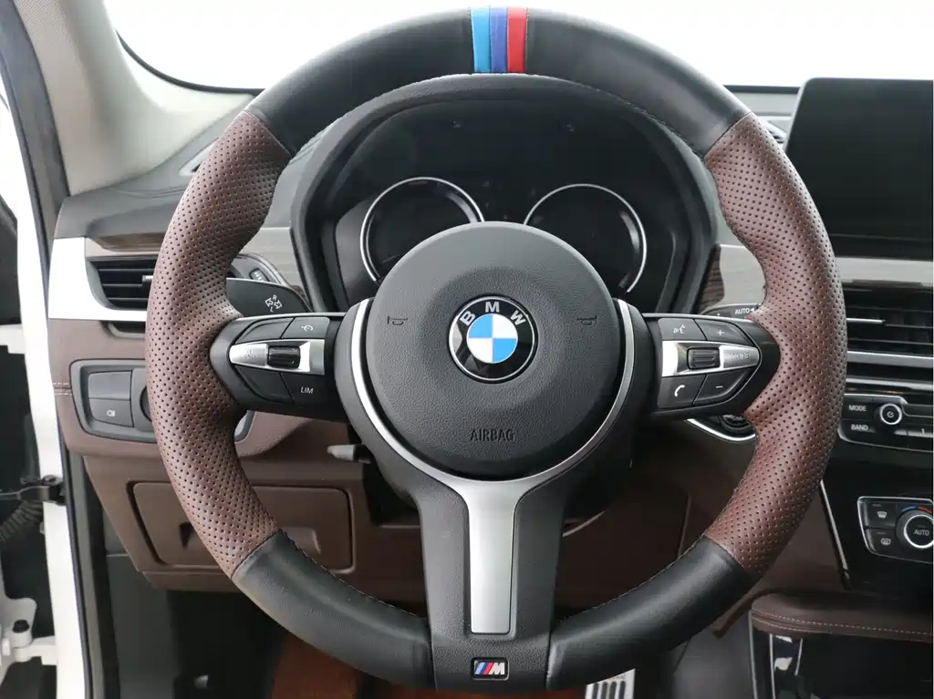 BMW X1 2022 xDrive25Li Exclusive Model купить на сайте DeffCars