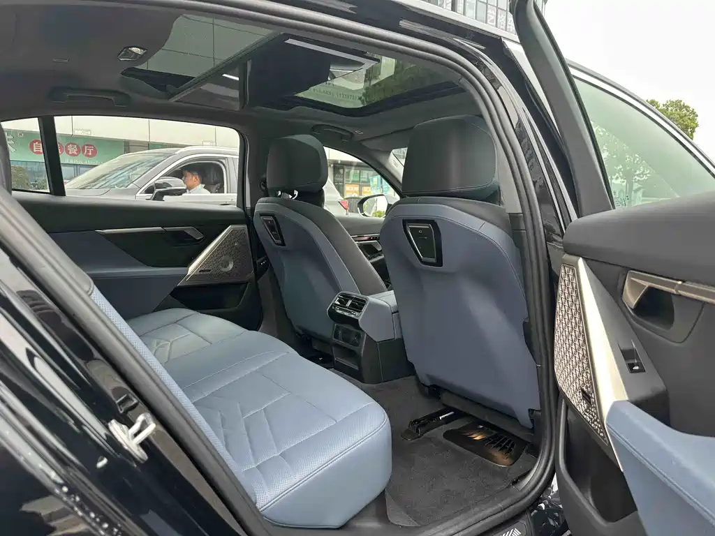 BMW 5 Series 2025 530Li Exclusive M Sports Package купить на сайте DeffCars