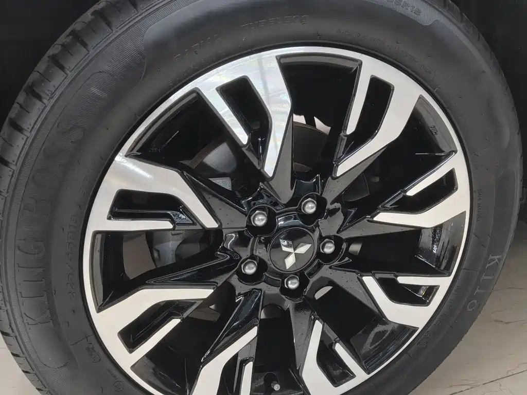 Outlander 2019 2.4L four-wheel drive exclusive version, 5 seats, National VI купить на сайте DeffCars