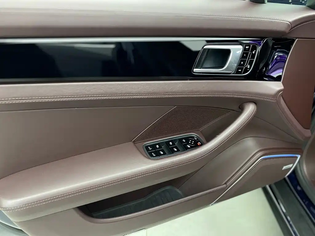 Panamera 2017 Panamera 4 Executive Extended Edition 3.0T купить на сайте DeffCars