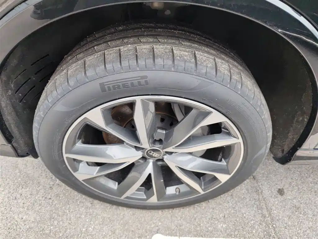 Audi Q7 2023 55 TFSI quattro S line sports version купить на сайте DeffCars