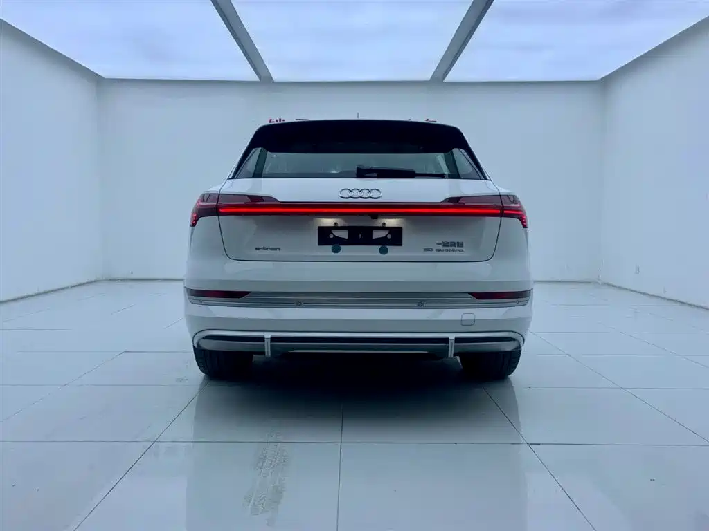 Audi e-tron 2021 50 quattro luxury model купить на сайте DeffCars