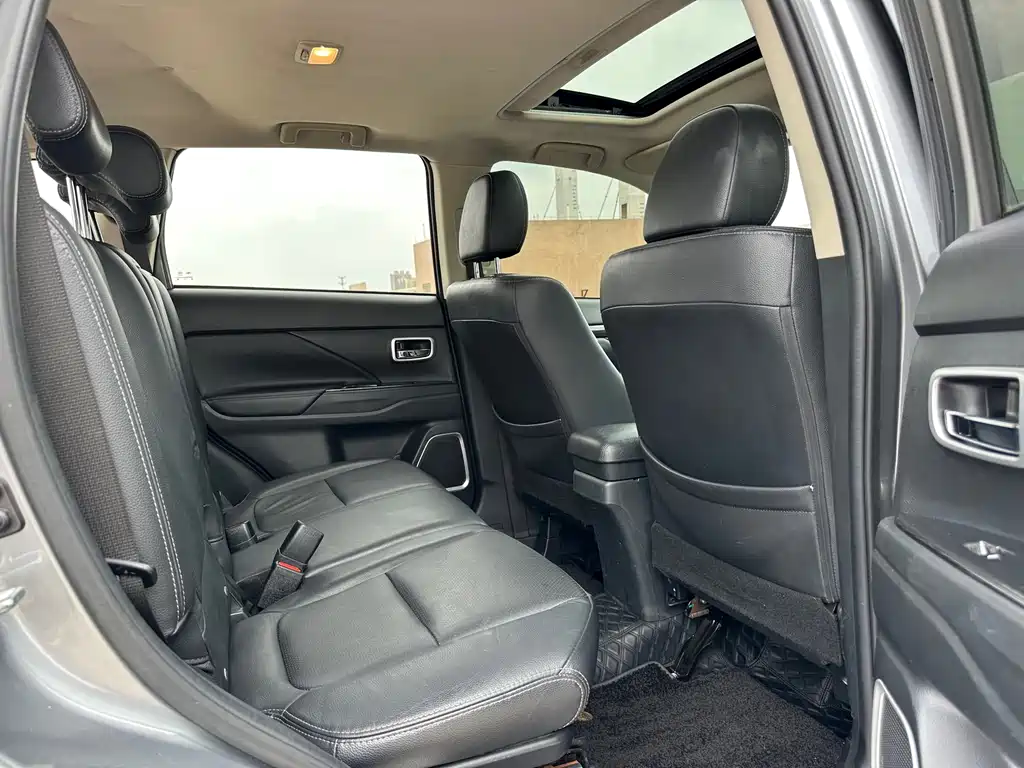 Outlander 2018 2.4L four-wheel drive elite version 5 seats купить на сайте DeffCars