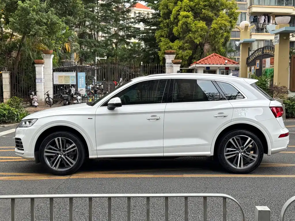 Audi Q5L 2020 facelift 40 TFSI enjoys fashionable style купить на сайте DeffCars