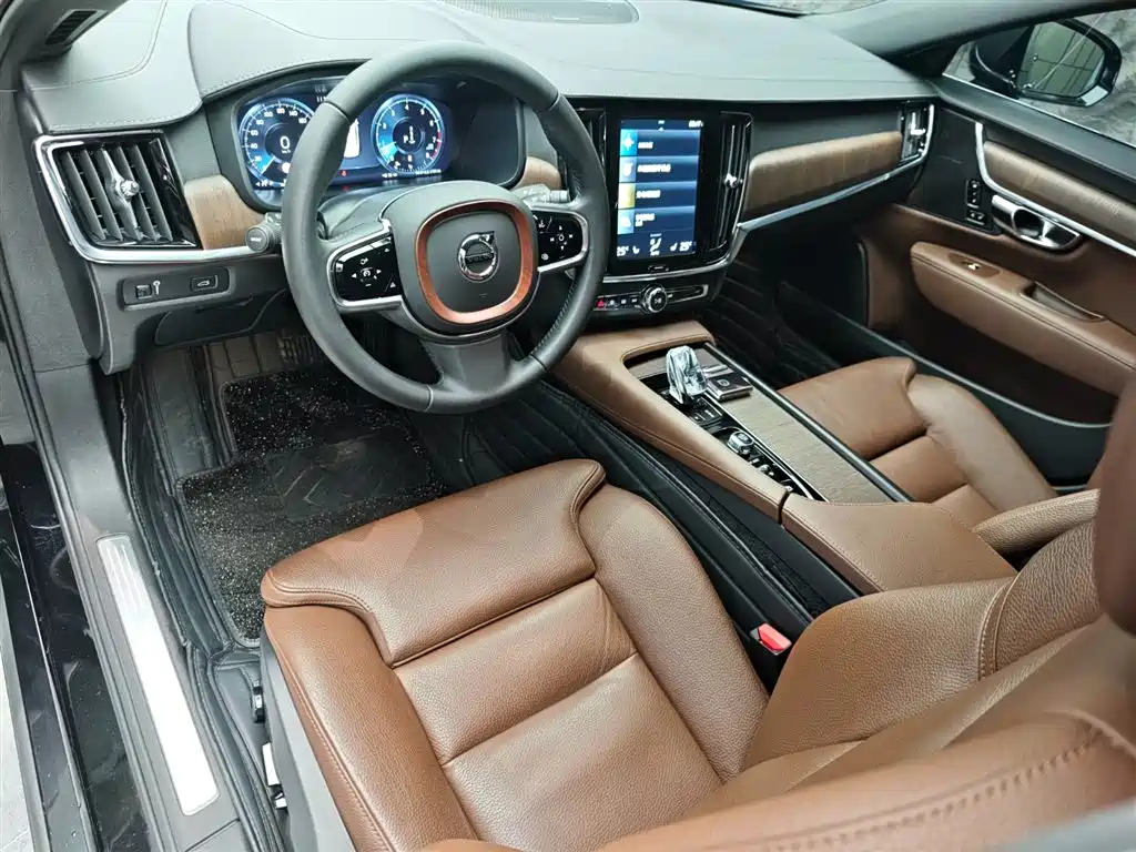 Volvo S90 2021 B5 Zhiyuan Luxury Edition купить на сайте DeffCars
