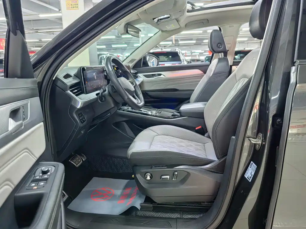 Lan Xun 2023 380TSI four-wheel drive R-Line first edition купить на сайте DeffCars