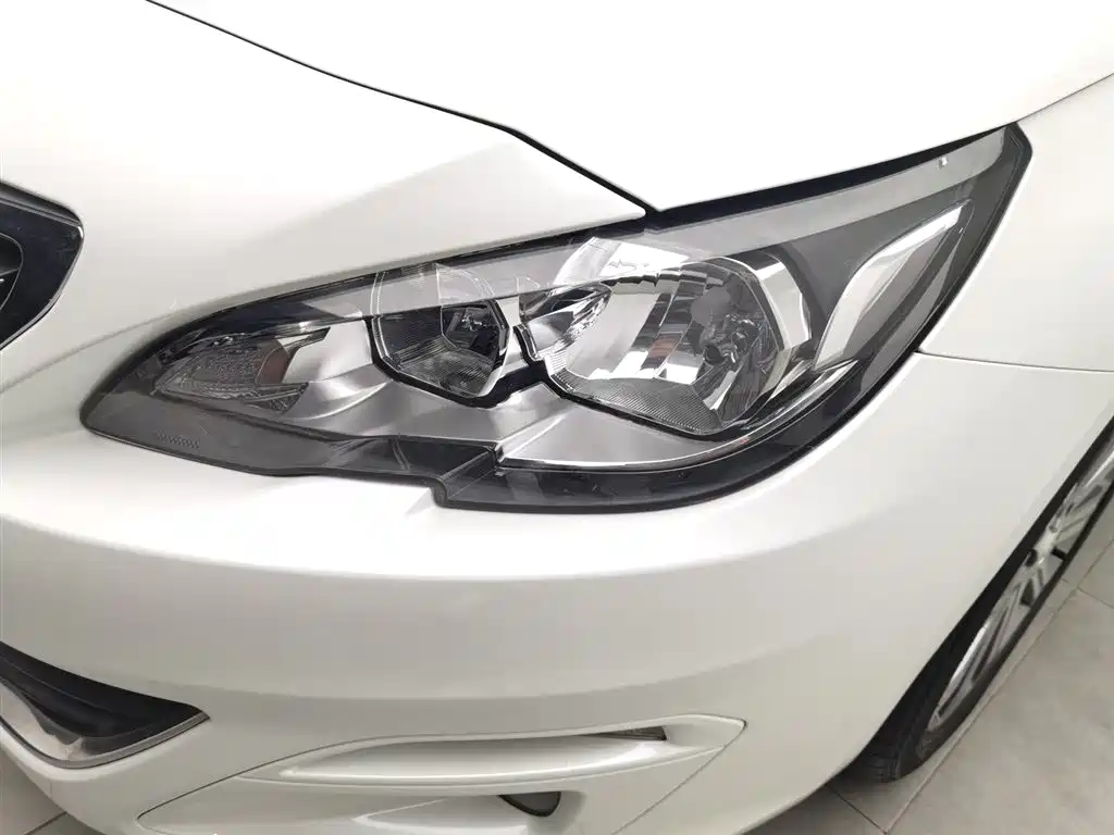 Peugeot 408 2015 1.2T automatic luxury version купить на сайте DeffCars