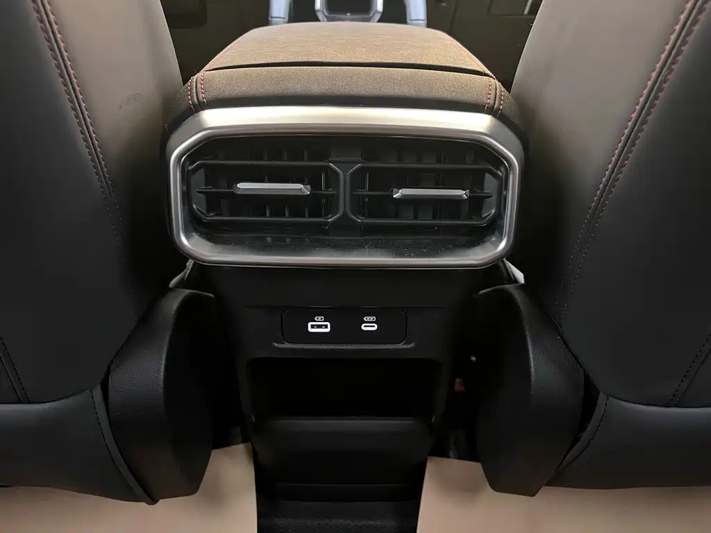 Jietu Traveler 2023 2.0T four-wheel drive crossover купить на сайте DeffCars