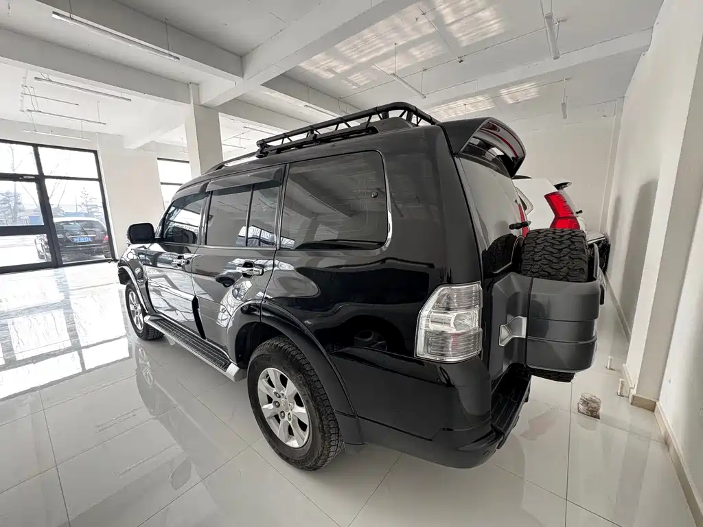 Pajero imported 2019 3.0L automatic standard version купить на сайте DeffCars