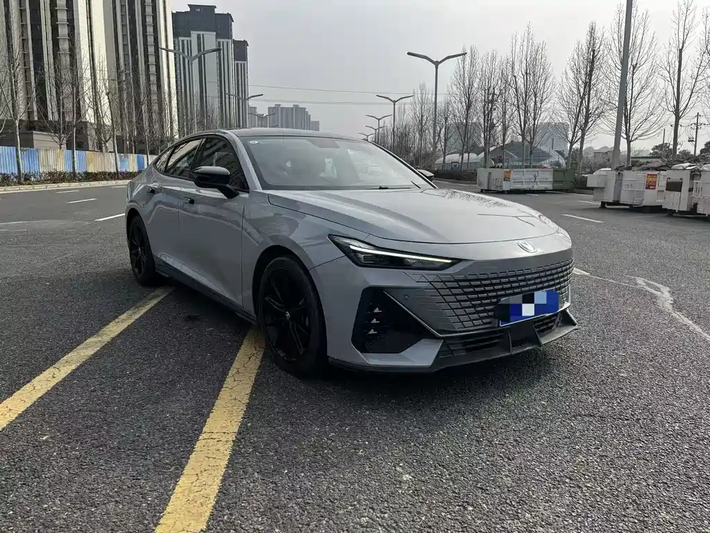 Changan UNI-V 2022 1.5T premium model купить на сайте DeffCars