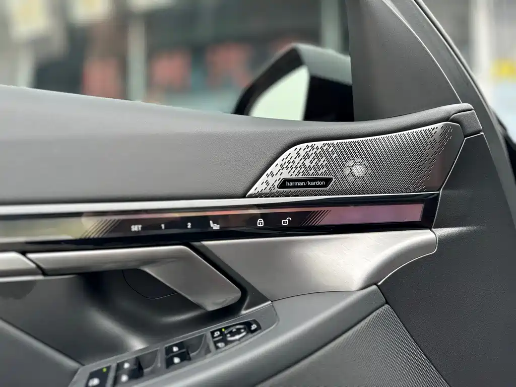 BMW 5 Series 2024 530Li Leading M Sports Package купить на сайте DeffCars