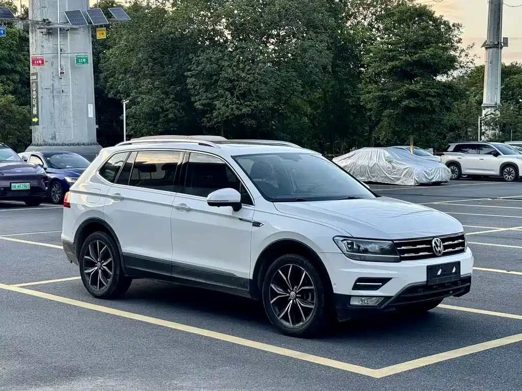 Tiguan L 2019 330TSI automatic two-wheel drive smart luxury version National VI купить на сайте DeffCars