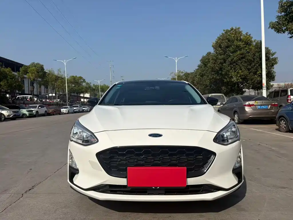 Focus 2019 Sedan EcoBoost 125 Automatic NeochaEDGE National V купить на сайте DeffCars