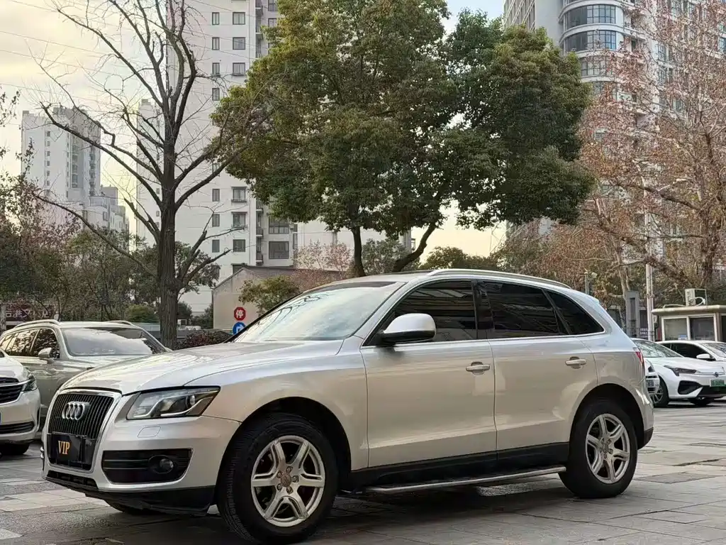 Audi Q5 2010 2.0TFSI comfort model купить на сайте DeffCars