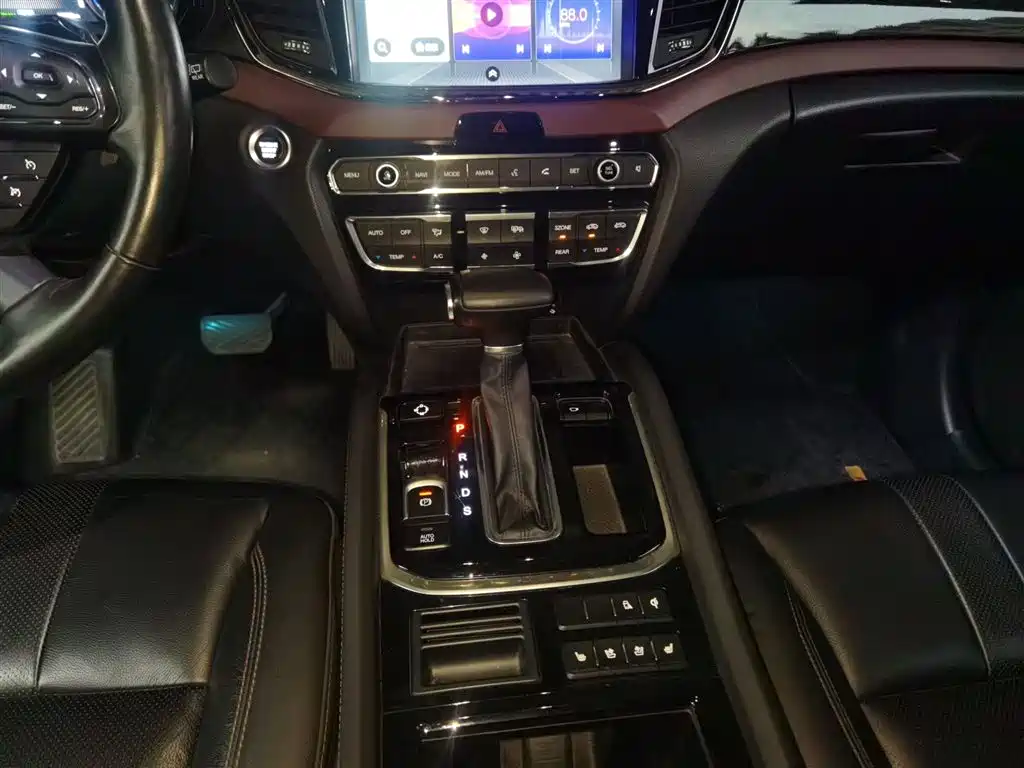 Trumpchi GS8 2017 320T 2WD Luxury Connected Edition (seven seats) купить на сайте DeffCars