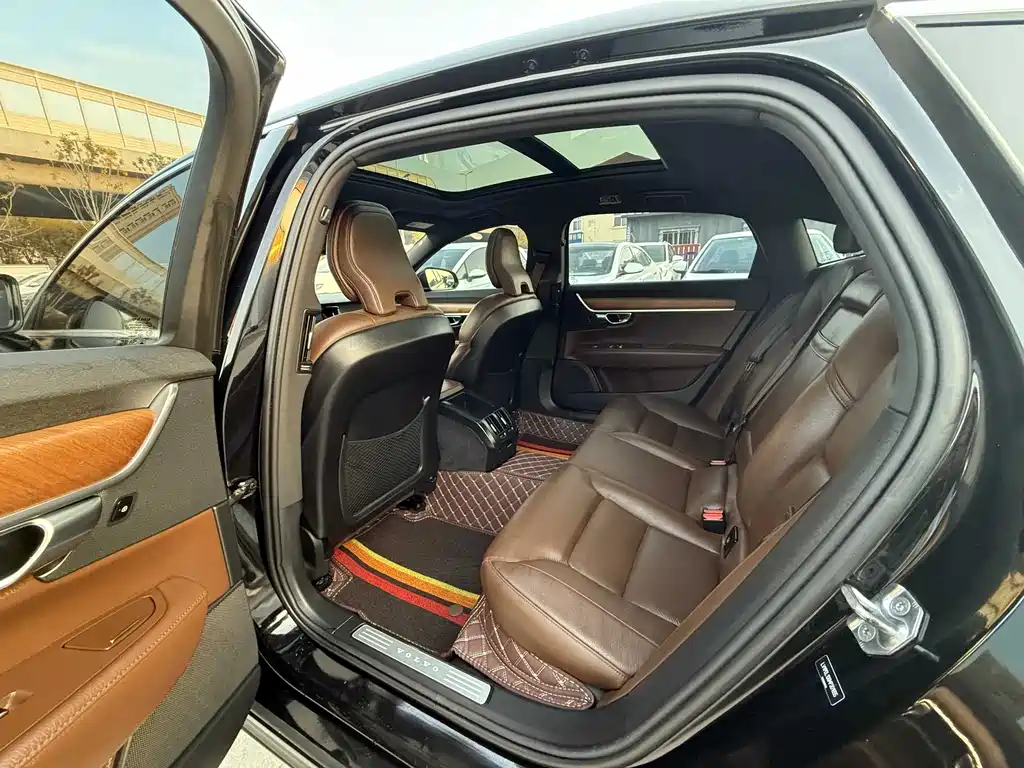 Volvo S90 2021 B5 Zhiyi Luxury Edition купить на сайте DeffCars