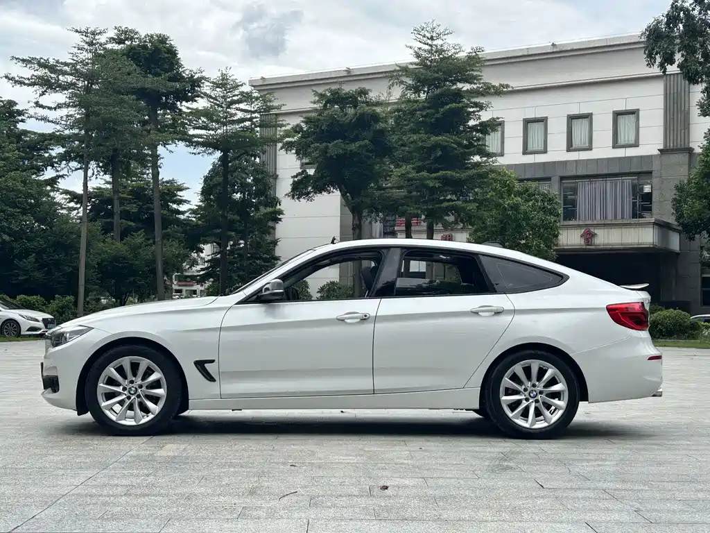 BMW 3 Series GT 2018 320i Fashion Edition купить на сайте DeffCars