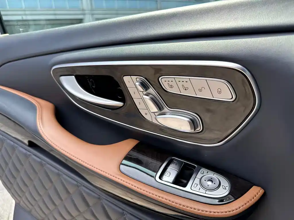 Mercedes-Benz V-Class 2021 V 260 L Long Wheelbase Premium Edition купить на сайте DeffCars