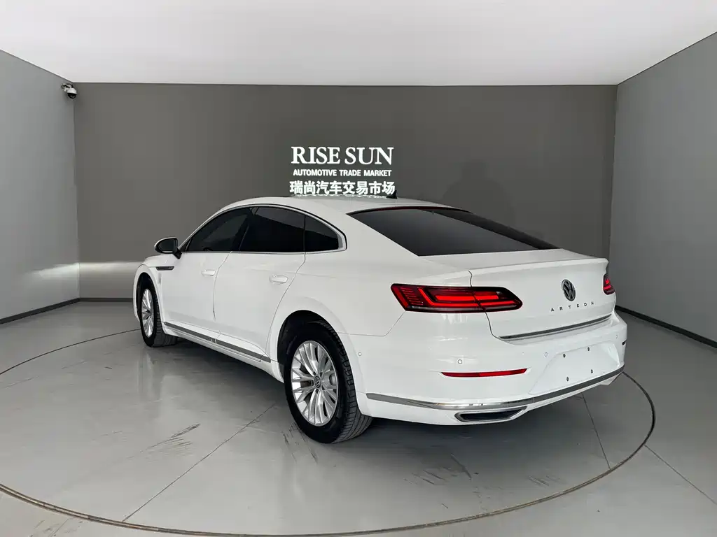 FAW-Volkswagen CC 2019 330TSI Charming Edition National V купить на сайте DeffCars