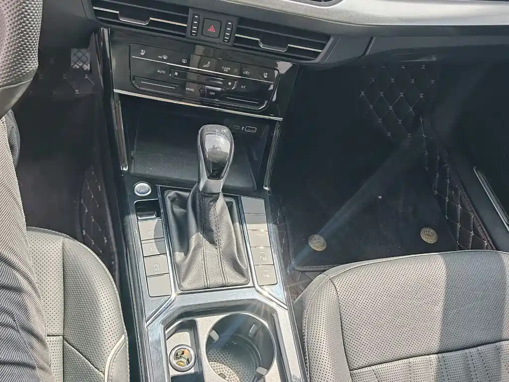 Passat 2022 330TSI Deluxe Edition купить на сайте DeffCars