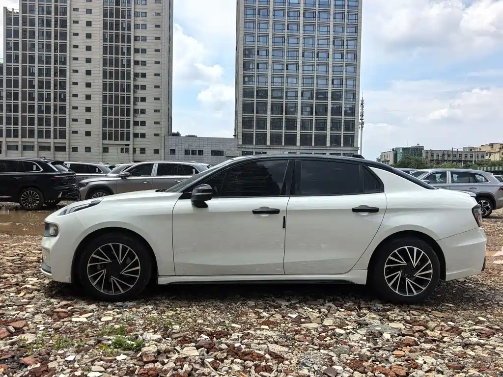 Lynk & Co 03 2021 2.0TD Automatic Plus купить на сайте DeffCars