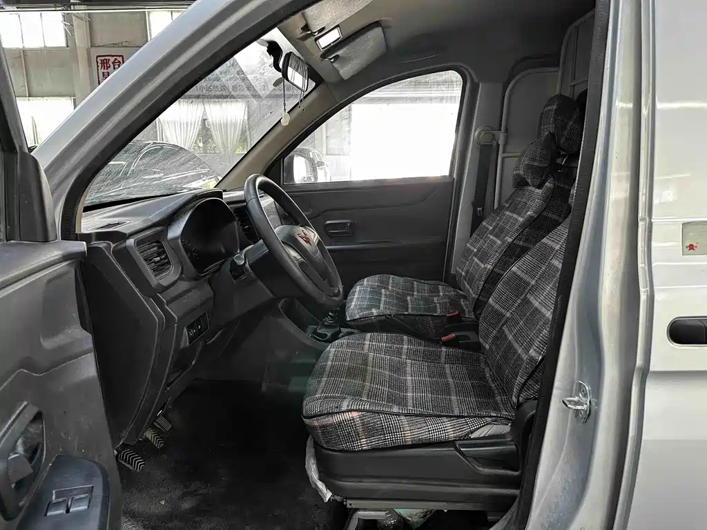 Wuling Hongguang V 2021 1.5L Jinchue version with closed windows LAR купить на сайте DeffCars