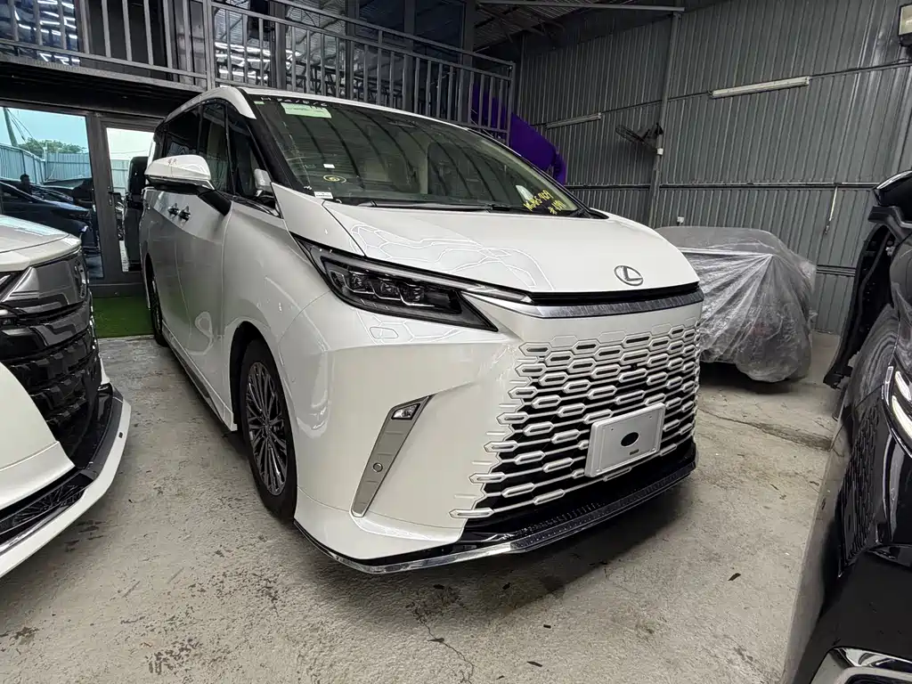 Lexus LM 2025 500h four-seat Royal Edition купить на сайте DeffCars