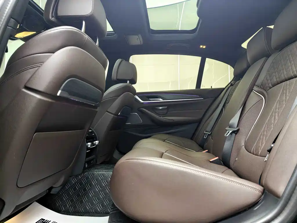 BMW 5 Series 2023 530Li Exclusive M Sports Package купить на сайте DeffCars