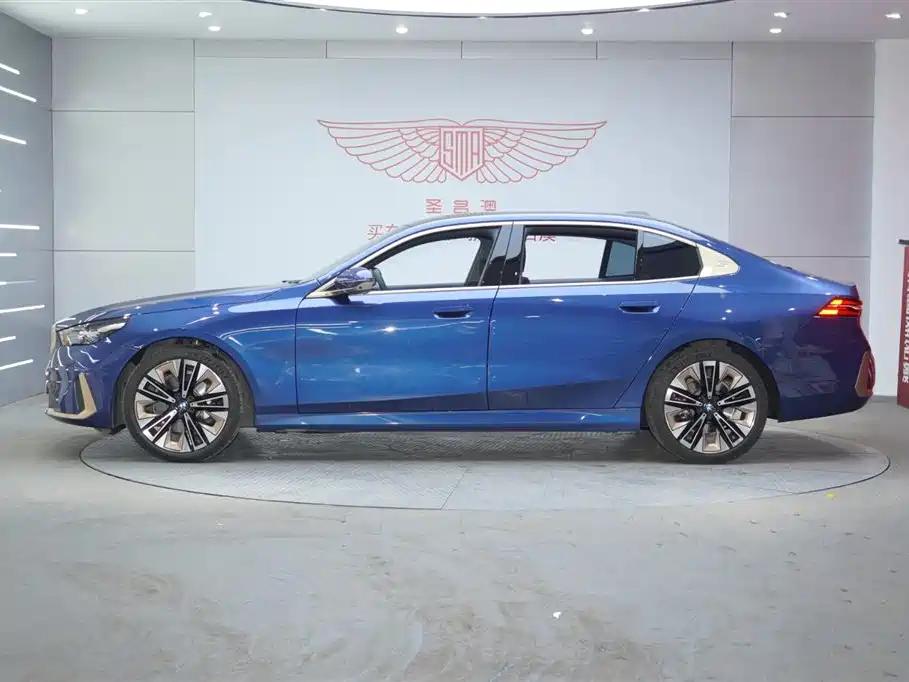 BMW 5 Series 2024 530Li Exclusive M Sports Package купить на сайте DeffCars