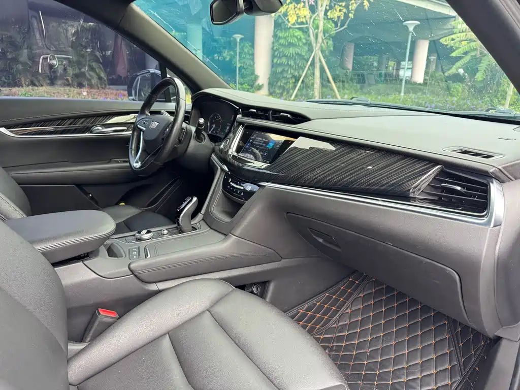 Cadillac XT6 2022 2.0T seven-seat two-wheel drive luxury model купить на сайте DeffCars