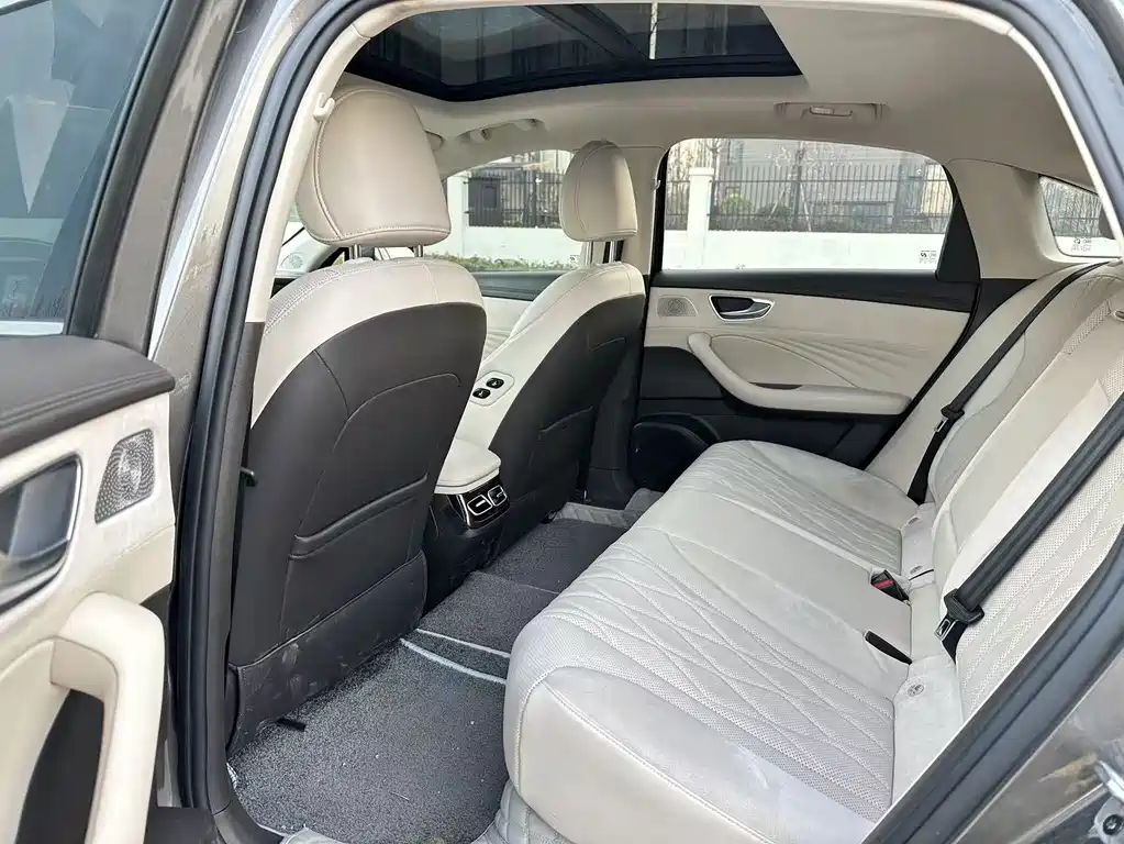 Roewe D7 2023 DMH 125km beyond version купить на сайте DeffCars