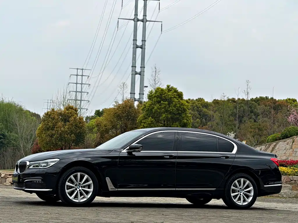 BMW 7 Series 2016 730Li Luxury купить на сайте DeffCars