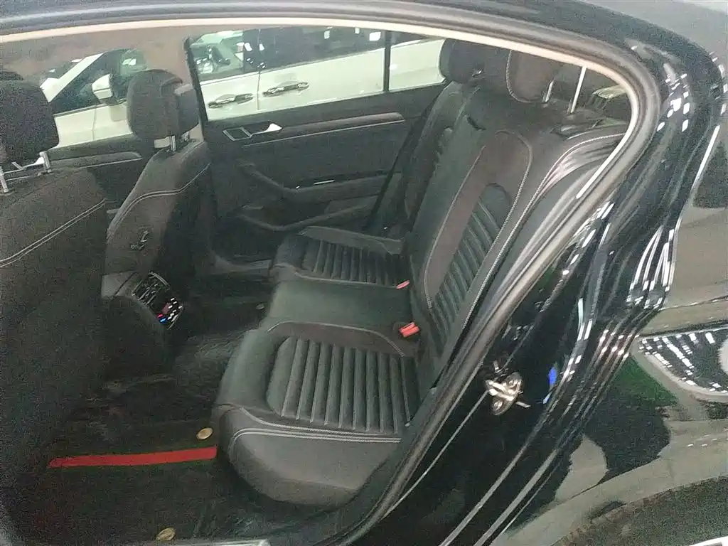 Magotan 2020 330TSI DSG leading model купить на сайте DeffCars