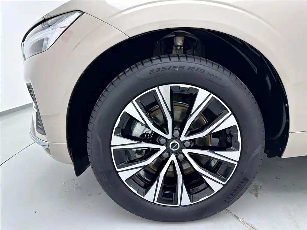 Volvo XC60 2025 B5 four-wheel drive Zhiyuan luxury version купить на сайте DeffCars